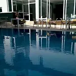 Movie Life Roe Otel