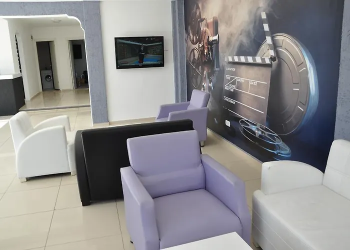 Movie Life Roe Hotel