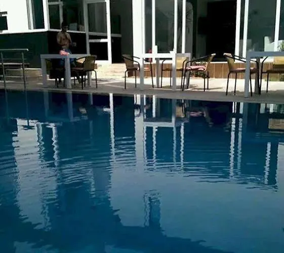 Movie Life Roe Hotel