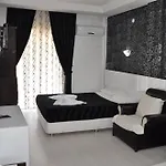 Movie Life Roe Hotel