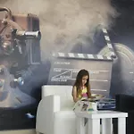 Movie Life Roe Hotel